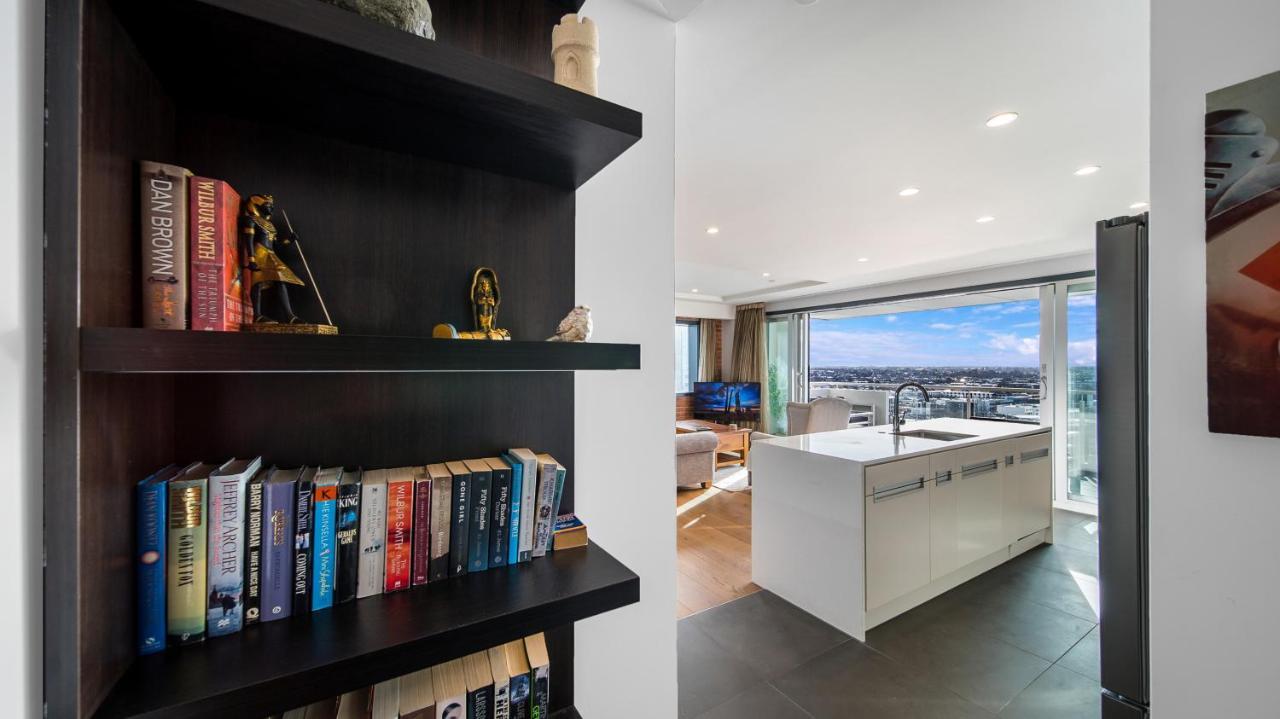 Central City View With Free Valet Parking Christchurch Exterior photo