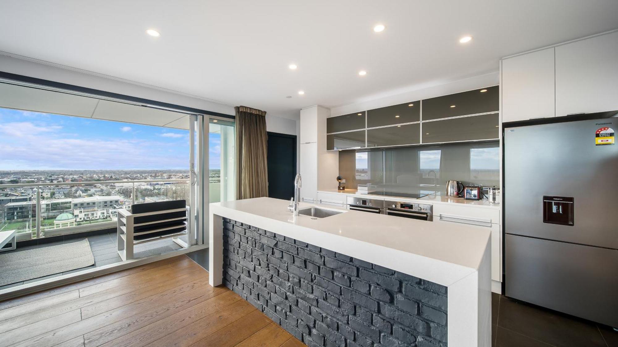 Central City View With Free Valet Parking Christchurch Exterior photo